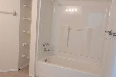 Townhouse in Tampa, Florida 2 bedrooms, 110.27 sq.m. № 2098702 - photo 8