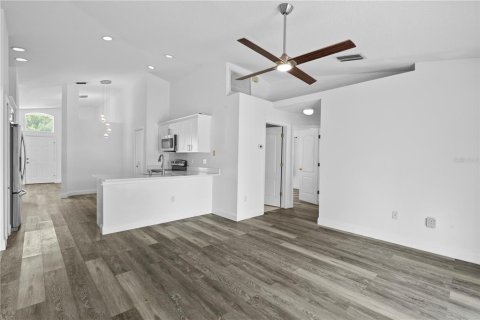 House in Land O' Lakes, Florida 3 bedrooms, 133.69 sq.m. № 2210307 - photo 30