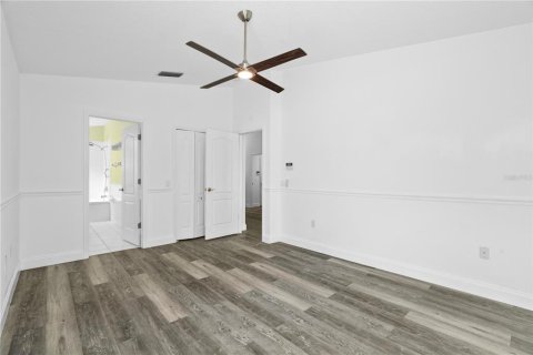 House in Land O' Lakes, Florida 3 bedrooms, 133.69 sq.m. № 2210307 - photo 15