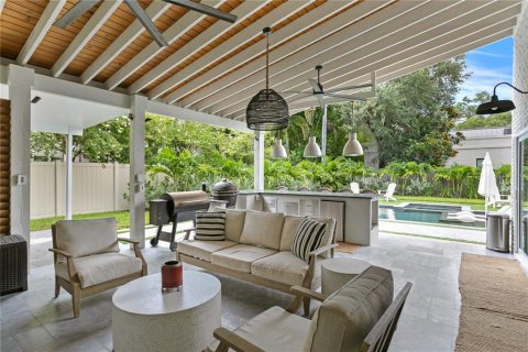 House in Tampa, Florida 4 bedrooms, 384.71 sq.m. № 1826994 - photo 17