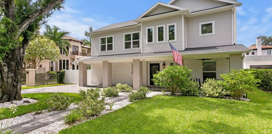 House in Tampa, Florida 4 bedrooms, 384.71 sq.m. № 1826994