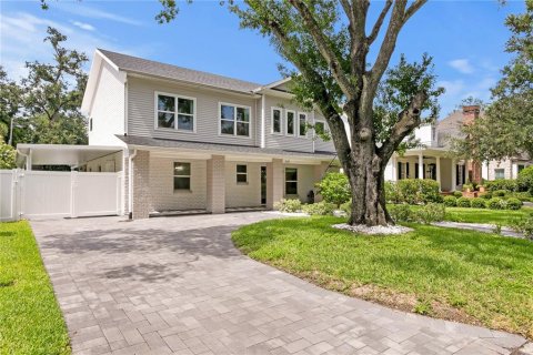 House in Tampa, Florida 4 bedrooms, 384.71 sq.m. № 1826994 - photo 3