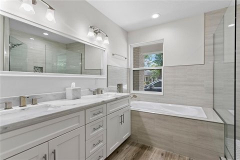 House in Tampa, Florida 4 bedrooms, 384.71 sq.m. № 1826994 - photo 28