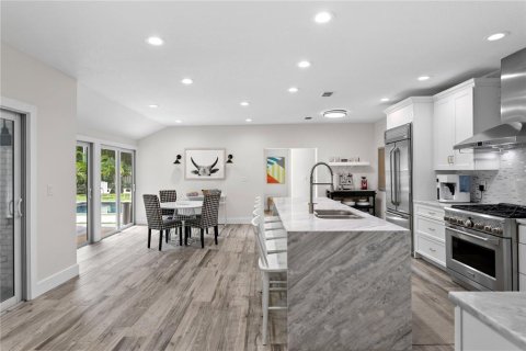 House in Tampa, Florida 4 bedrooms, 384.71 sq.m. № 1826994 - photo 11