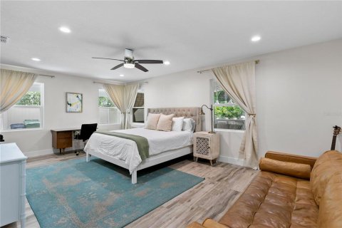 House in Tampa, Florida 4 bedrooms, 384.71 sq.m. № 1826994 - photo 27