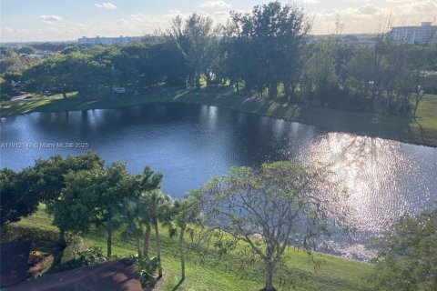 Condo in Pompano Beach, Florida, 2 bedrooms № 1968372 - photo 29