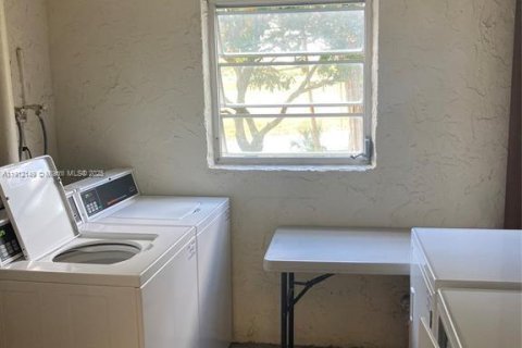 Condo in Pompano Beach, Florida, 2 bedrooms № 1968372 - photo 23