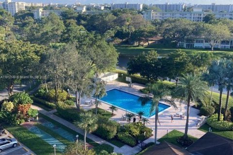 Condo in Pompano Beach, Florida, 2 bedrooms № 1968372 - photo 16