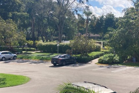 Condo in Pompano Beach, Florida, 2 bedrooms № 1968372 - photo 26