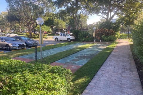 Condo in Pompano Beach, Florida, 2 bedrooms № 1968372 - photo 22