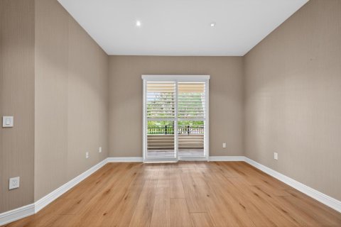 Condo in Weston, Florida, 2 bedrooms  № 2253382 - photo 27