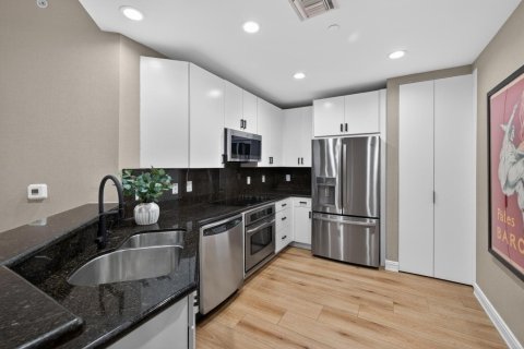 Condo in Weston, Florida, 2 bedrooms  № 2253382 - photo 11