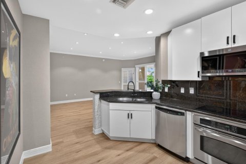 Condo in Weston, Florida, 2 bedrooms  № 2253382 - photo 12