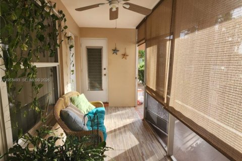 Condo in Pompano Beach, Florida, 2 bedrooms  № 2011030 - photo 26