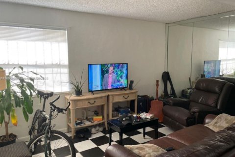 House in Fort Lauderdale, Florida 3 bedrooms, 84.26 sq.m. № 1696436 - photo 5