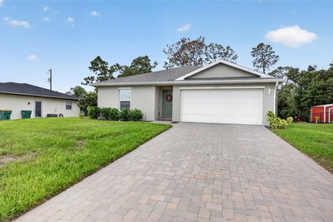 House in Port Charlotte, Florida 4 bedrooms, 137.96 sq.m. № 2100683