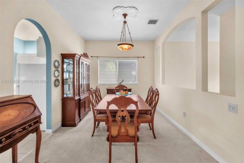 Townhouse in Tamarac, Florida 3 bedrooms, 187.29 sq.m. № 2428359 - photo 16