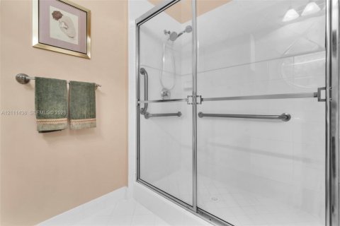 Townhouse in Tamarac, Florida 3 bedrooms, 187.29 sq.m. № 2428359 - photo 27
