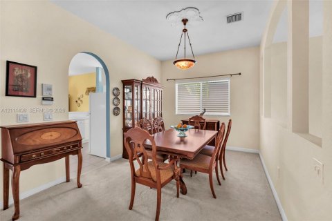 Townhouse in Tamarac, Florida 3 bedrooms, 187.29 sq.m. № 2428359 - photo 15
