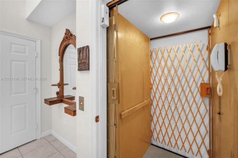 Townhouse in Tamarac, Florida 3 bedrooms, 187.29 sq.m. № 2428359 - photo 22