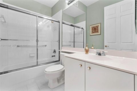Townhouse in Tamarac, Florida 3 bedrooms, 187.29 sq.m. № 2428359 - photo 29