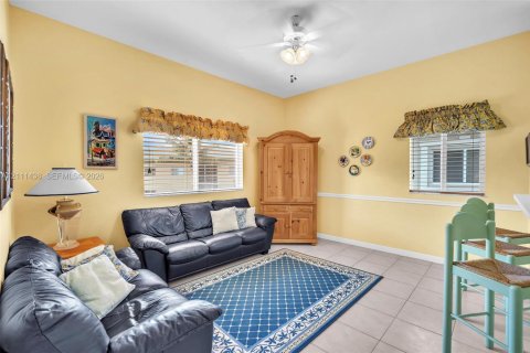Townhouse in Tamarac, Florida 3 bedrooms, 187.29 sq.m. № 2428359 - photo 9