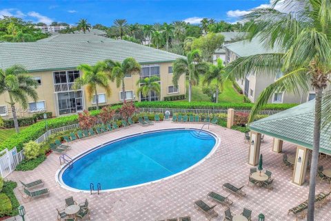 Townhouse in Tamarac, Florida 3 bedrooms, 187.29 sq.m. № 2428359 - photo 3