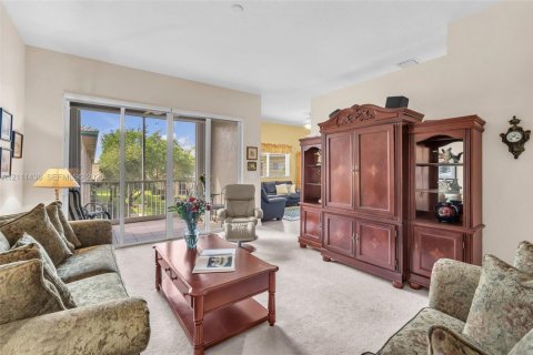 Townhouse in Tamarac, Florida 3 bedrooms, 187.29 sq.m. № 2428359 - photo 8