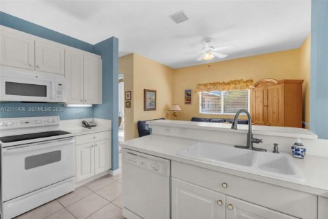 Townhouse in Tamarac, Florida 3 bedrooms, 187.29 sq.m. № 2428359 - photo 19