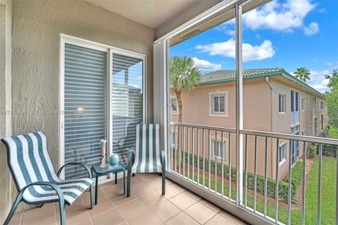 Townhouse in Tamarac, Florida 3 bedrooms, 187.29 sq.m. № 2428359 - photo 5