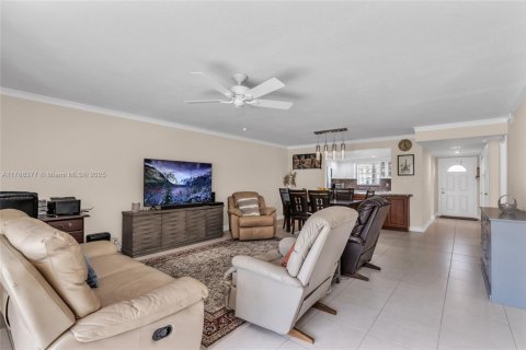Condominio en venta en Pembroke Pines, Florida, 2 dormitorios, 135.54 m2 № 1862389 - foto 11