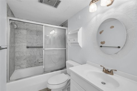 Condominio en venta en Pembroke Pines, Florida, 2 dormitorios, 135.54 m2 № 1862389 - foto 19