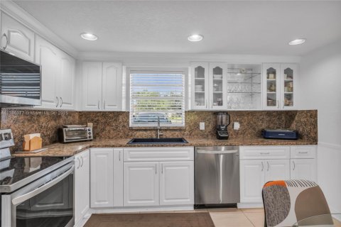 Condominio en venta en Pembroke Pines, Florida, 2 dormitorios, 135.54 m2 № 1862389 - foto 3