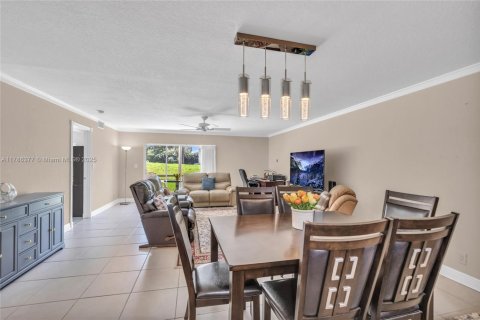 Condominio en venta en Pembroke Pines, Florida, 2 dormitorios, 135.54 m2 № 1862389 - foto 9