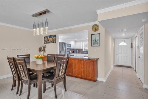 Condominio en venta en Pembroke Pines, Florida, 2 dormitorios, 135.54 m2 № 1862389 - foto 7