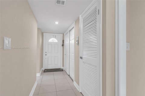 Condominio en venta en Pembroke Pines, Florida, 2 dormitorios, 135.54 m2 № 1862389 - foto 16