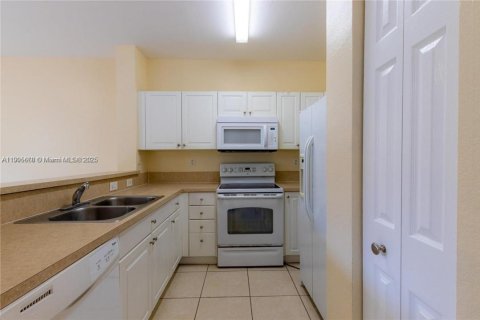 Купить кондоминиум в Хомстед, Флорида 3 спальни, 98.66м2, № 1963563 - фото 2