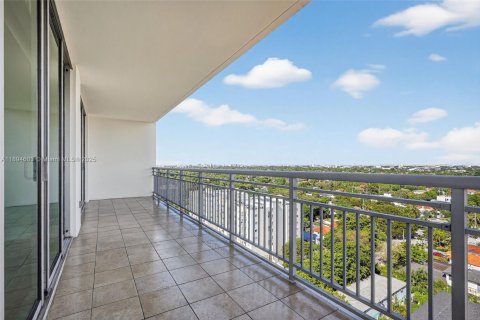 Снять в аренду кондоминиум в Майами, Флорида 2 спальни, 133.04м2, № 1947416 - фото 27