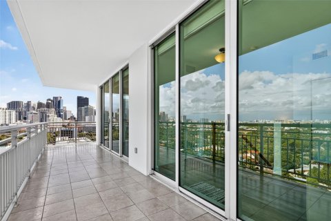 Снять в аренду кондоминиум в Майами, Флорида 2 спальни, 133.04м2, № 1947416 - фото 25