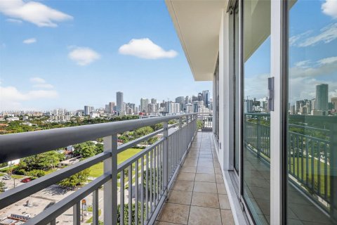 Снять в аренду кондоминиум в Майами, Флорида 2 спальни, 133.04м2, № 1947416 - фото 29