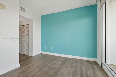 Снять в аренду кондоминиум в Майами, Флорида 2 спальни, 133.04м2, № 1947416 - фото 20