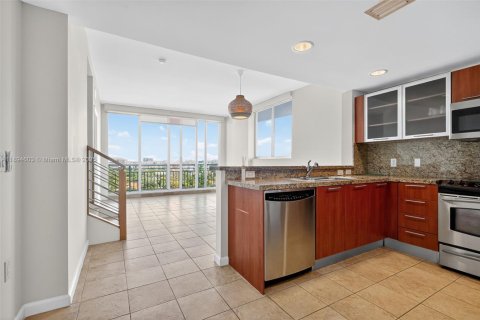 Снять в аренду кондоминиум в Майами, Флорида 2 спальни, 133.04м2, № 1947416 - фото 1