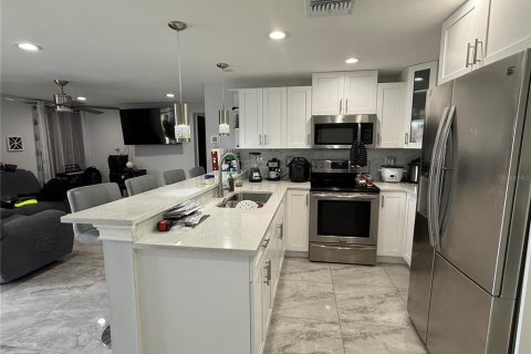 House in Tampa, Florida 3 bedrooms, 117.06 sq.m. № 1813276 - photo 11