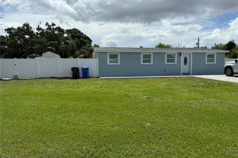 House in Tampa, Florida 3 bedrooms, 117.06 sq.m. № 1813276 - photo 2