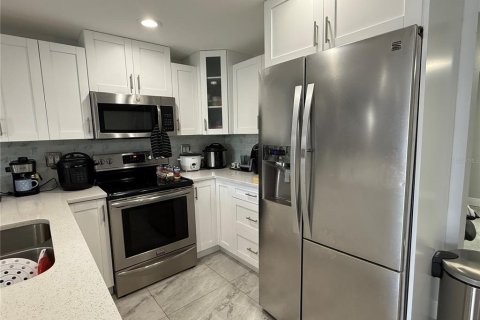 House in Tampa, Florida 3 bedrooms, 117.06 sq.m. № 1813276 - photo 9