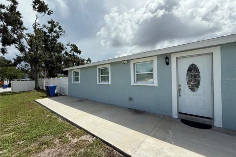 House in Tampa, Florida 3 bedrooms, 117.06 sq.m. № 1813276 - photo 4