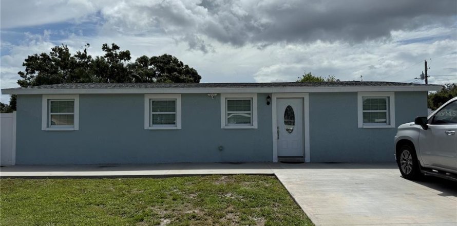 House in Tampa, Florida 3 bedrooms, 117.06 sq.m. № 1813276