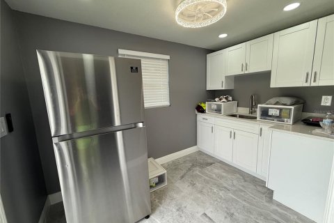House in Tampa, Florida 3 bedrooms, 117.06 sq.m. № 1813276 - photo 20