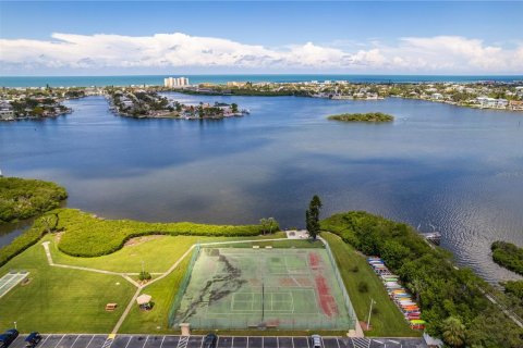 Condo in Largo, Florida, 2 bedrooms  № 1884751 - photo 14