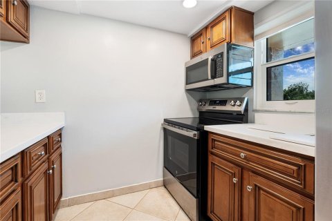 Condo in Largo, Florida, 2 bedrooms  № 1884751 - photo 9